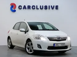 Vit Begagnad 2010 Toyota Auris Hybrid Comfort Halvkombi | 99 900 kr (Marknadspris)