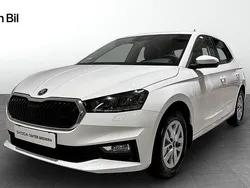 Vit (candy white) Ny 2025 Skoda Fabia Selection Halvkombi | 262 400 kr (Marknadspris)