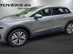 Tyfongrå metallic Begagnad 2023 Audi Q4 e-tron Advanced SUV | 399 900 kr (Bra pris)