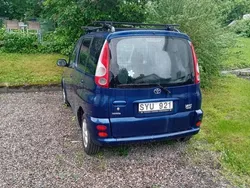 Blå Begagnad 2001 Toyota Yaris Verso Minibuss | 14 900 kr (Superpris)