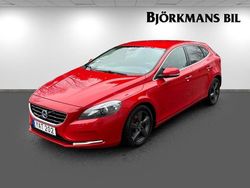 Röd Begagnad 2015 Volvo V40 Kombi | 129 000 kr (Marknadspris)