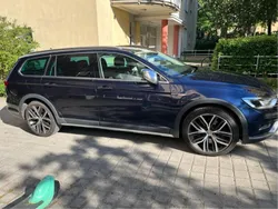 Blå Begagnad 2017 VW Passat Alltrack Kombi | 155 000 kr (Lite dyr)