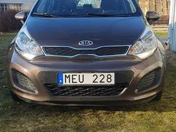 Brun Begagnad 2012 Kia Rio 3 Halvkombi | 49 900 kr (Marknadspris)