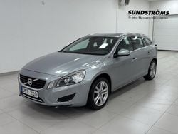 Silver Begagnad 2013 Volvo V60 Summum Kombi | 149 900 kr (Marknadspris)