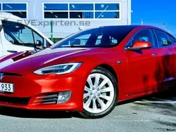 Röd Begagnad 2017 Tesla Model S Sedan | 217 000 kr