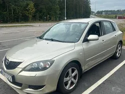 Grå Begagnad 2005 Mazda 3 Inclusive Halvkombi | 19 000 kr (Lite dyr)