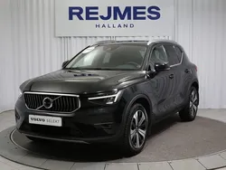 Svart Begagnad 2022 Volvo XC40 Plus SUV | 389 500 kr (Marknadspris)