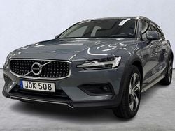 Grå Begagnad 2021 Volvo V60 CC Kombi | 349 900 kr (Marknadspris)