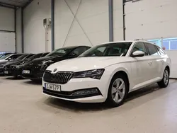 Vit Begagnad 2021 Skoda Superb Business Line Kombi | 314 800 kr (Bra pris)