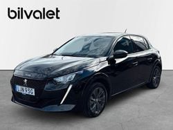 Svart Begagnad 2022 Peugeot e-208 Allure Halvkombi | 194 500 kr (Marknadspris)