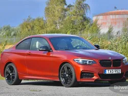 Orange (sunset orange metallic) Begagnad 2020 BMW M240 M Sport Sedan | 410 000 kr