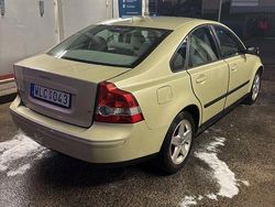 Grön Begagnad 2005 Volvo S40 Sedan | 30 000 kr (Marknadspris)