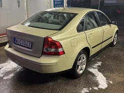 Grön Begagnad 2005 Volvo S40 Sedan | 35 000 kr (Marknadspris)