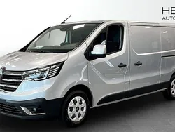 Grå (silver) Ny 2025 Renault Trafic Van | 449 875 kr (Marknadspris)