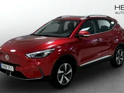 Röd (red) Begagnad 2022 MG ZS Luxury Sedan | 279 900 kr (Superpris)