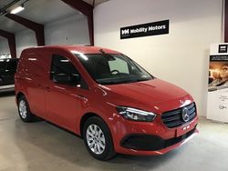 Röd (loranditröd) Begagnad 2023 Mercedes eCitan Van | 489 000 kr (Dyr)