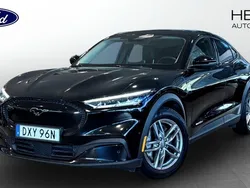 Svart (black) Begagnad 2021 Ford Mustang Mach-E Standard Range SUV | 324 900 kr (Bra pris)