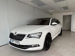 Vit Begagnad 2017 Skoda Superb Ambition Kombi | 119 900 kr (Marknadspris)