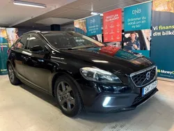 Svart Begagnad 2014 Volvo V40 CC Summum Kombi | 119 900 kr (Marknadspris)