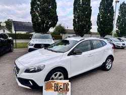 Vit Begagnad 2013 Volvo V40 CC Momentum Kombi | 128 800 kr (Marknadspris)