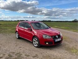 Röd Begagnad 2006 VW Golf V GTI Halvkombi | 65 000 kr (Marknadspris)