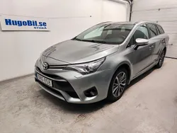 Ljusgrå (gråmetallic) Begagnad 2016 Toyota Avensis Active Kombi | 189 500 kr (Lite dyr)