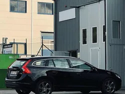Svart Begagnad 2012 Volvo V60 Summum Kombi | 69 000 kr (Marknadspris)