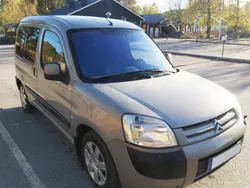 Brun Begagnad 2006 Citroën Berlingo Minibuss | 24 500 kr (Marknadspris)