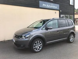 Mörkgrå (grå) Begagnad 2015 VW Touran Cross Minibuss | 159 900 kr (Marknadspris)