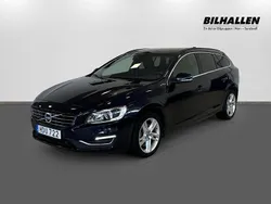 Mörkblå Begagnad 2018 Volvo V60 Momentum Kombi | 229 900 kr (Marknadspris)