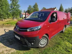 Röd Begagnad 2017 Toyota Proace Van | 135 000 kr (Marknadspris)