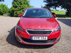Röd Begagnad 2015 Peugeot 308 Allure Halvkombi | 87 000 kr (Marknadspris)