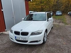 Vit Begagnad 2011 BMW 318 Comfort Edition Kombi | 55 000 kr (Marknadspris)