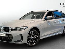 Grå (grey) Begagnad 2025 BMW 330e Comfort Edition Kombi | 498 700 kr (Marknadspris)