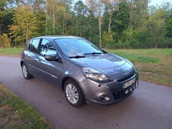 Grå Begagnad 2010 Renault Clio R.S. Halvkombi | 24 000 kr (Marknadspris)