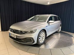 Silver (silver metallic) Begagnad 2022 VW Passat Executive Kombi | 269 000 kr (Marknadspris)