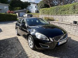 Svart Begagnad 2012 Volvo V60 Momentum Kombi | 130 000 kr (Marknadspris)
