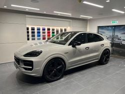 Grå Ny 2025 Porsche Cayenne Black Edition SUV | 1 657 400 kr