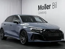 Grå (kemoragrå metallic) Ny 2025 Audi RS3 Sportback Sport Halvkombi | 789 900 kr (Superpris)
