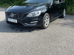 Svart Begagnad 2016 Volvo V60 Momentum Kombi | 95 000 kr (Superpris)