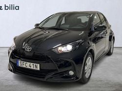 Svart Begagnad 2024 Toyota Yaris Hybrid Active Halvkombi | 249 900 kr (Marknadspris)