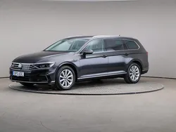Mörkgrå Begagnad 2022 VW Passat Executive Kombi | 265 000 kr (Marknadspris)