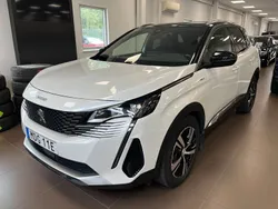Vit (vit nacré metallic) Begagnad 2022 Peugeot 3008 GTi SUV | 259 000 kr (Marknadspris)