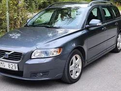 Grå Begagnad 2010 Volvo V50 Momentum Kombi | 39 900 kr (Marknadspris)