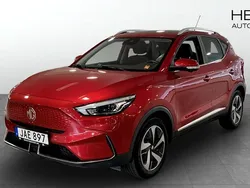 Röd (red) Begagnad 2022 MG ZS Luxury Sedan | 244 900 kr (Superpris)