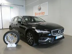 Svart Begagnad 2022 Volvo V60 Kombi | 359 900 kr (Marknadspris)