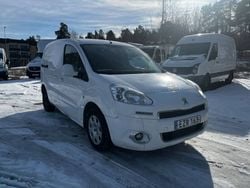 Vit Begagnad 2015 Peugeot Partner Minibuss | 59 900 kr (Lite dyr)