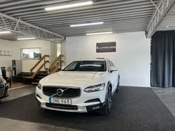 Vit Begagnad 2018 Volvo V90 CC Momentum Kombi | 279 900 kr (Marknadspris)