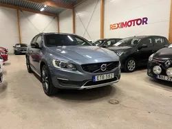 Ljusblå Begagnad 2016 Volvo V60 CC Momentum Kombi | 169 900 kr (Lite dyr)