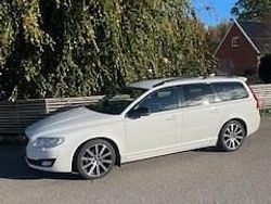 Vit Begagnad 2015 Volvo V70 Dynamic Kombi | 135 000 kr (Dyr)